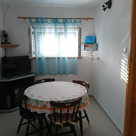 Ugodna Atmosfera Privatnosti, U Blizini. Apartment Vela Luka