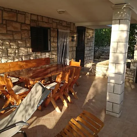 Ugodna Atmosfera Privatnosti, U Blizini.