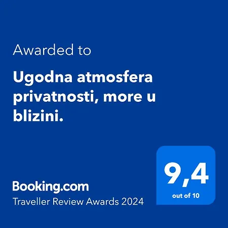 Ugodna Atmosfera Privatnosti, U Blizini. *